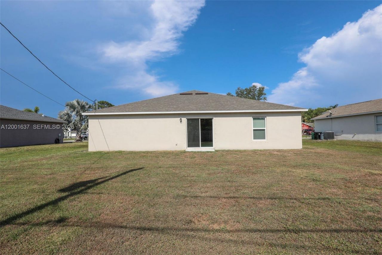 2352 SE Surrey Pl, Port Saint Lucie, FL 34952 Photo