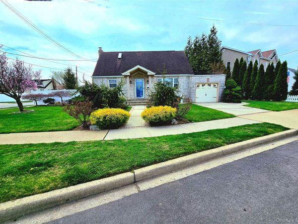 53 Lincoln Boulevard, Bethpage, NY 11714