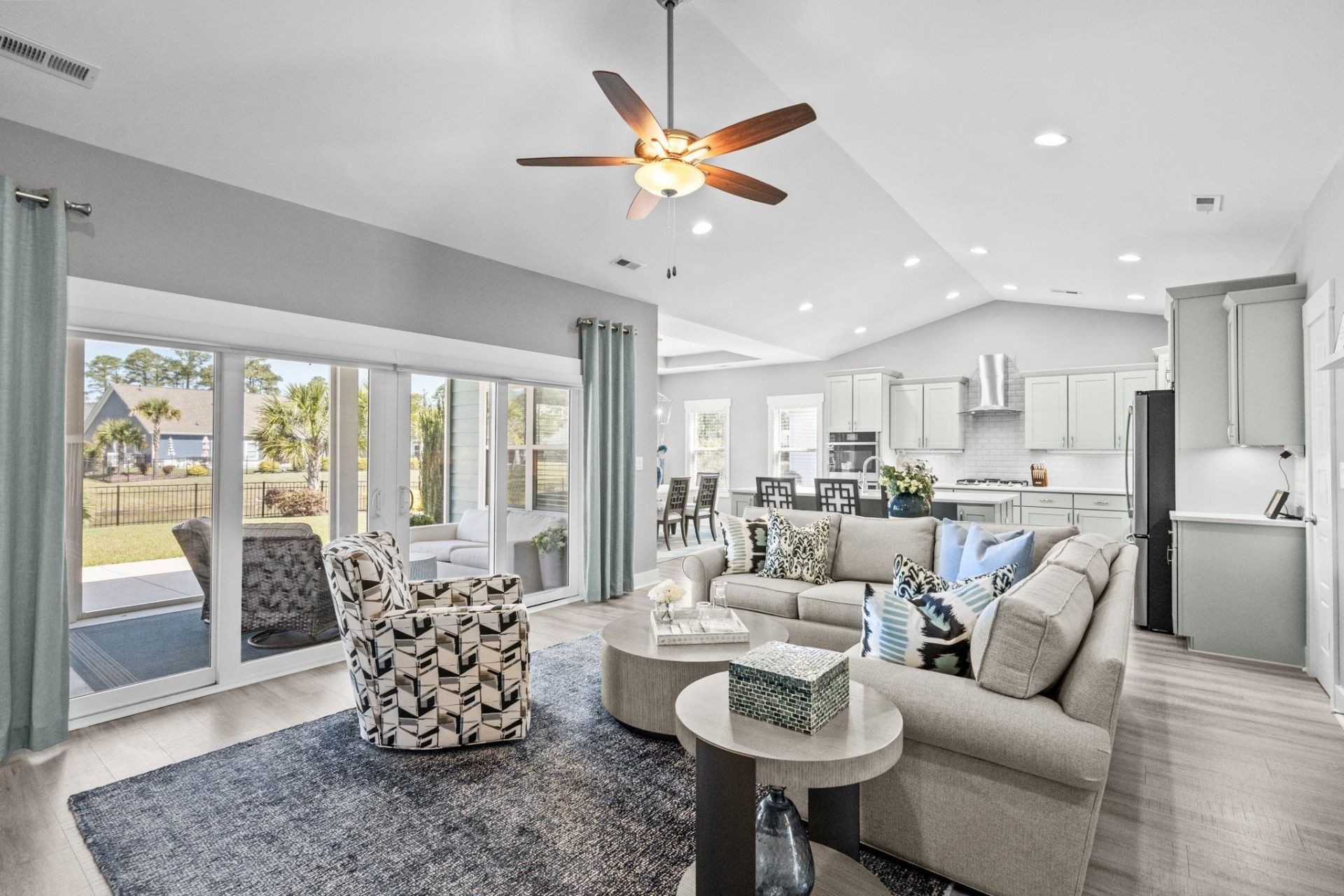 733 Jade Dr. Photo 7