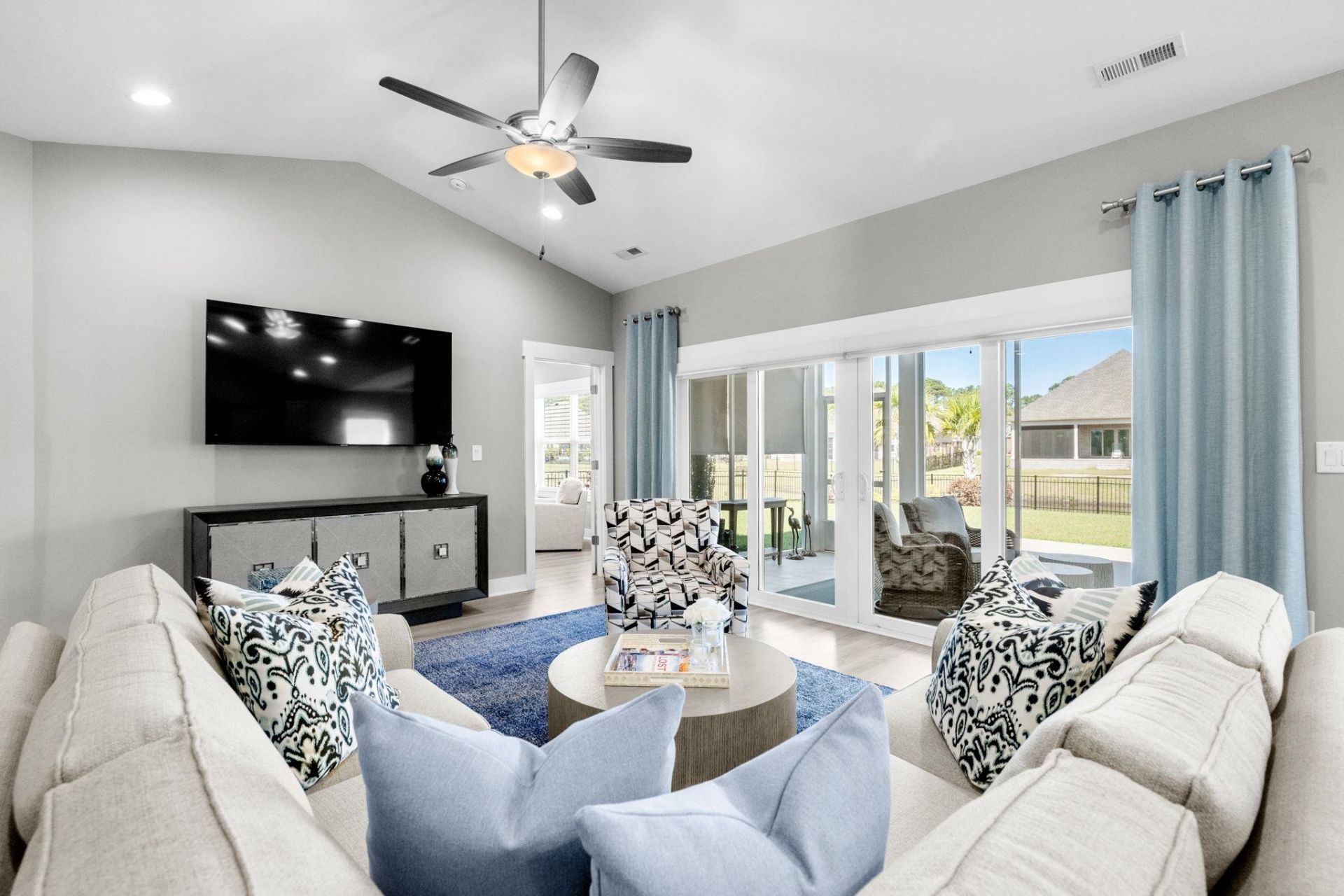 733 Jade Dr. Photo 8