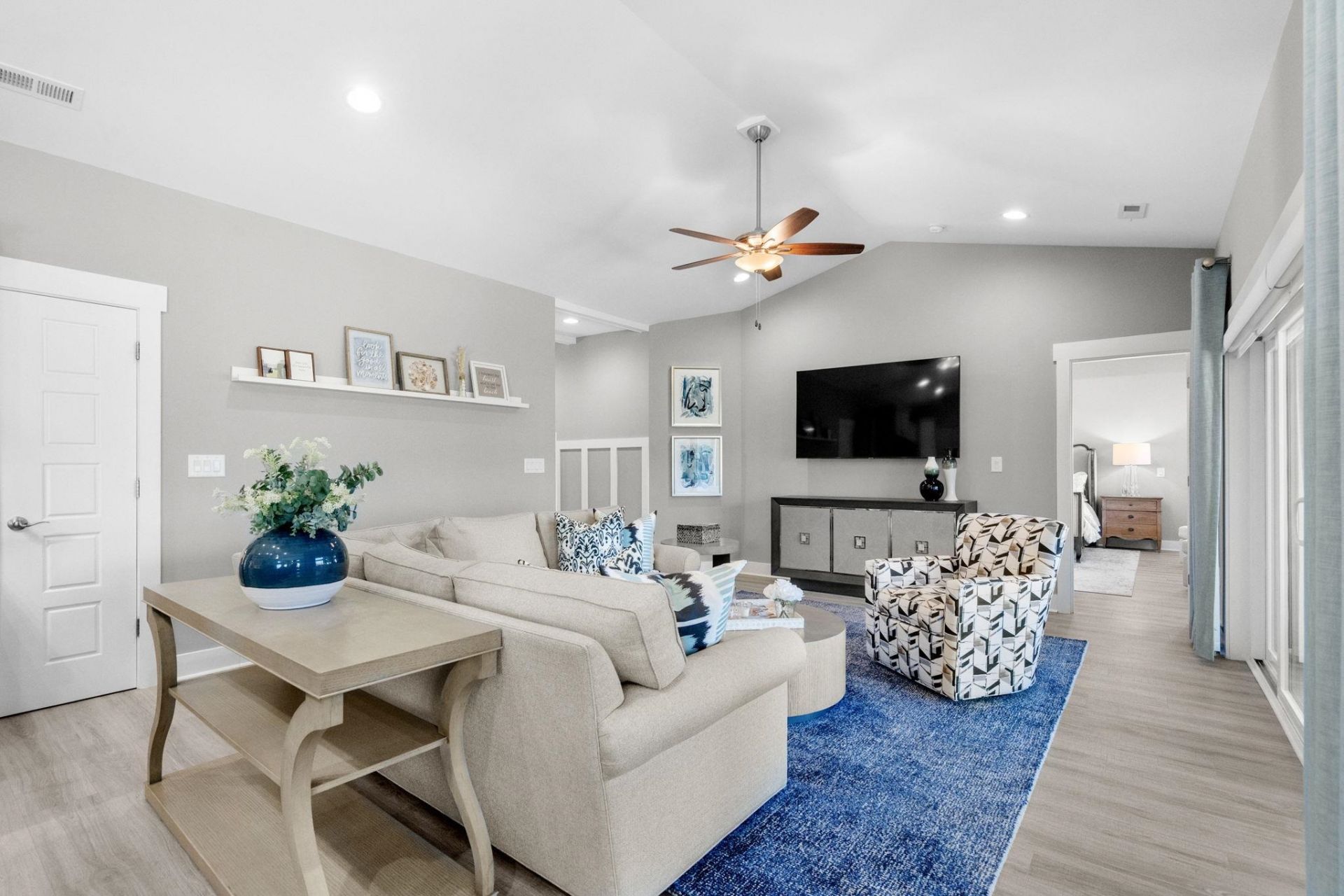 733 Jade Dr. Photo 9