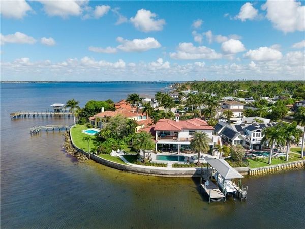 911 Aqua Ln, Fort Myers, FL 33919