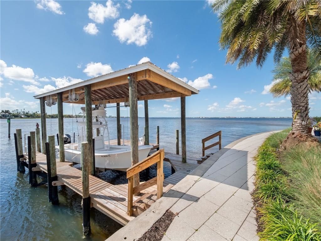 911 Aqua Ln, Fort Myers, FL 33919 Photo