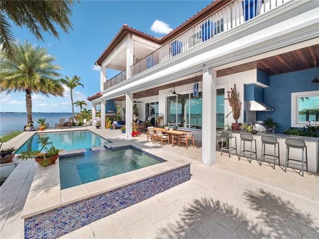 911 Aqua Ln, Fort Myers, FL 33919 Photo