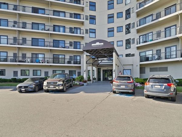 133 Commander, Unit 219, Quincy, MA 02171