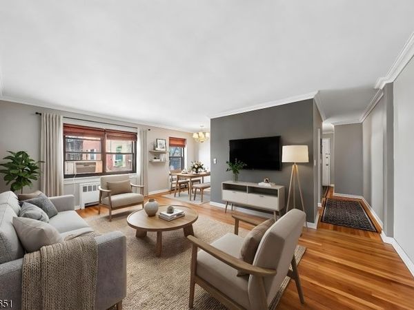 241 E Main St, Bergenfield, NJ 07621