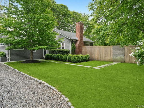 689 Main Street , Westhampton Beach, NY 11978