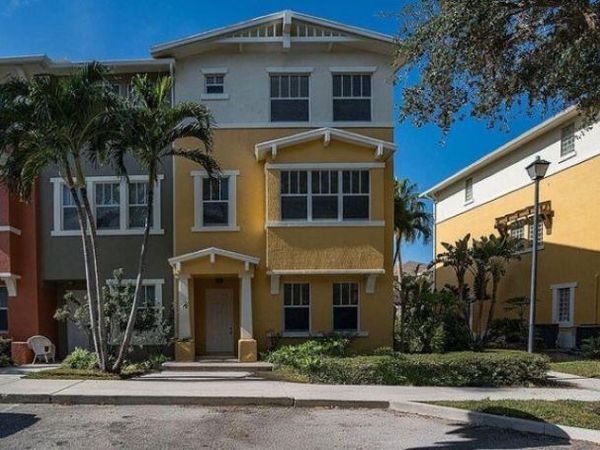 810 Marina Del Ray Lane, Unit 8, West Palm Beach, FL 33401