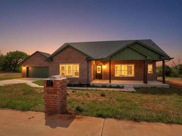 10131 S Meadows Lane, Guthrie, OK 73044