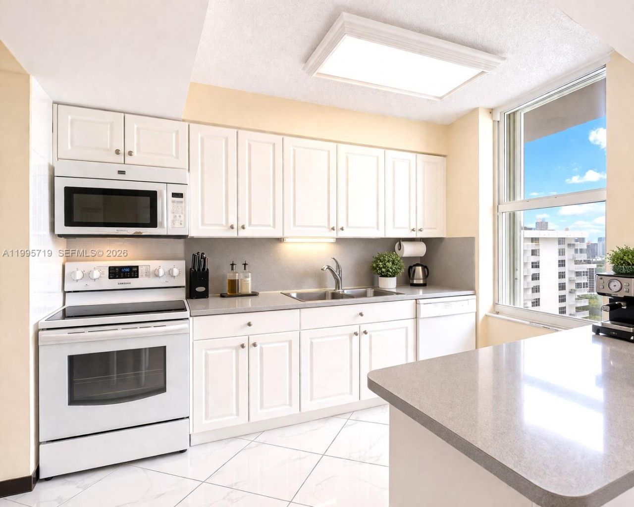230 174th St, Unit 2404, Sunny Isles Beach, FL 33160 Photo