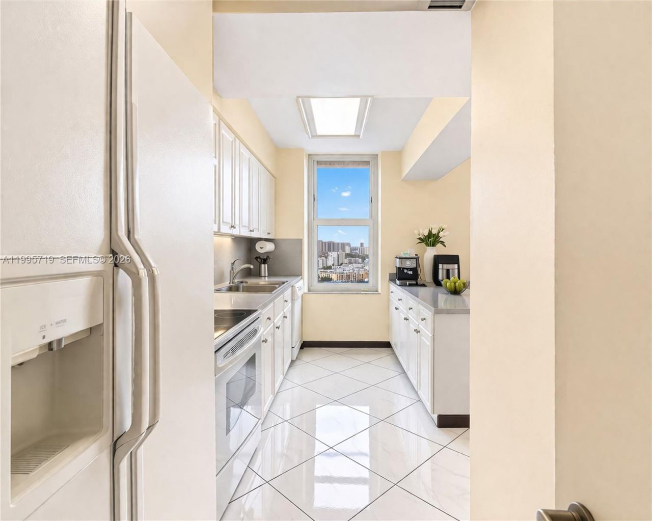 230 174th St, Unit 2404, Sunny Isles Beach, FL 33160 Photo