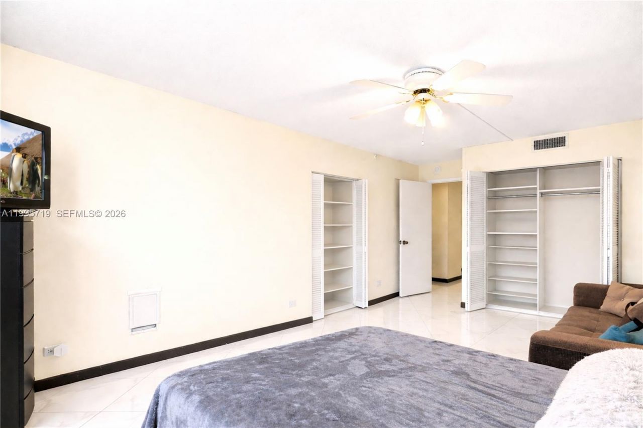 230 174th St, Unit 2404, Sunny Isles Beach, FL 33160 Photo