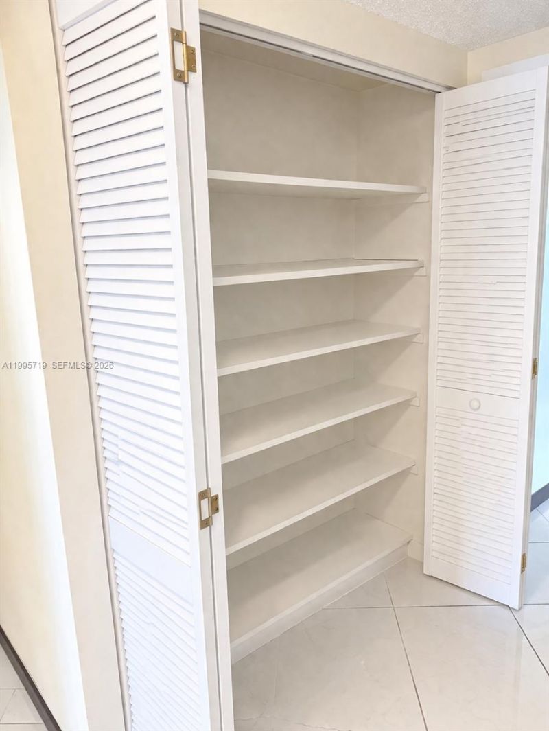 230 174th St, Unit 2404, Sunny Isles Beach, FL 33160 Photo