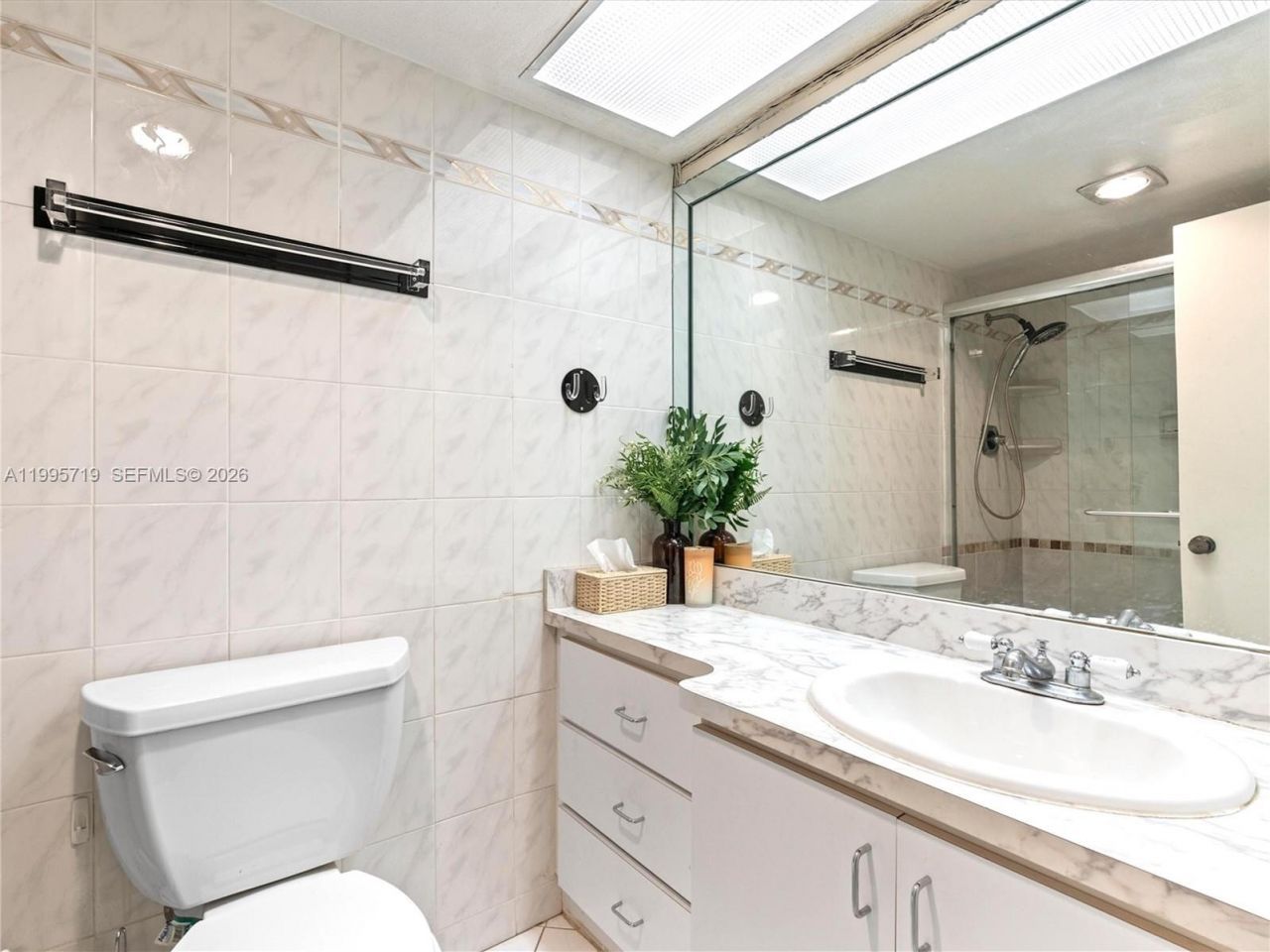 230 174th St, Unit 2404, Sunny Isles Beach, FL 33160 Photo