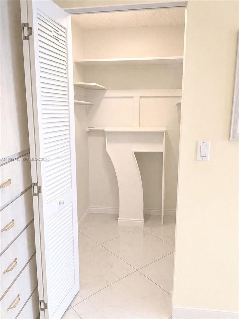 230 174th St, Unit 2404, Sunny Isles Beach, FL 33160 Photo