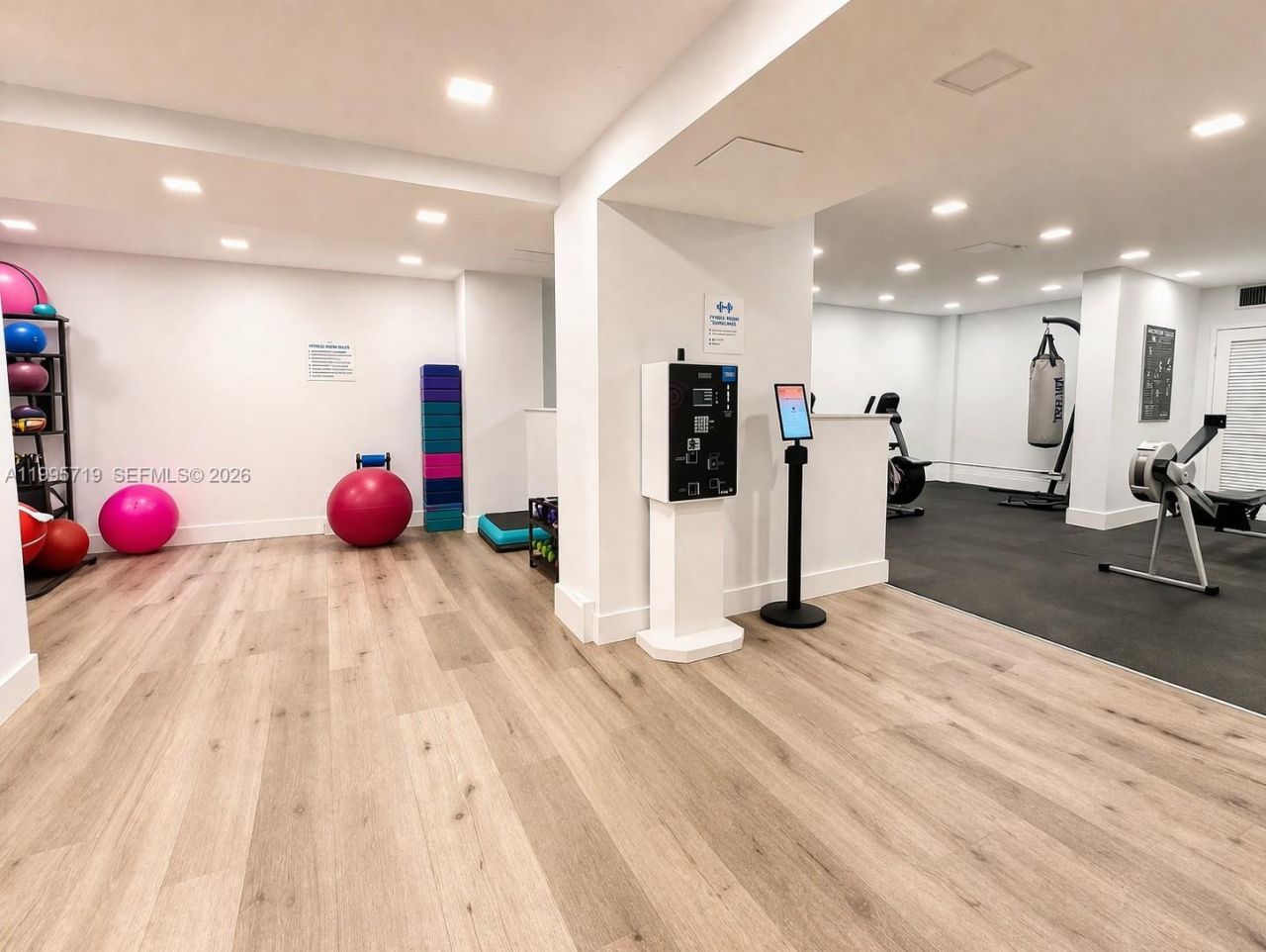 230 174th St, Unit 2404, Sunny Isles Beach, FL 33160 Photo