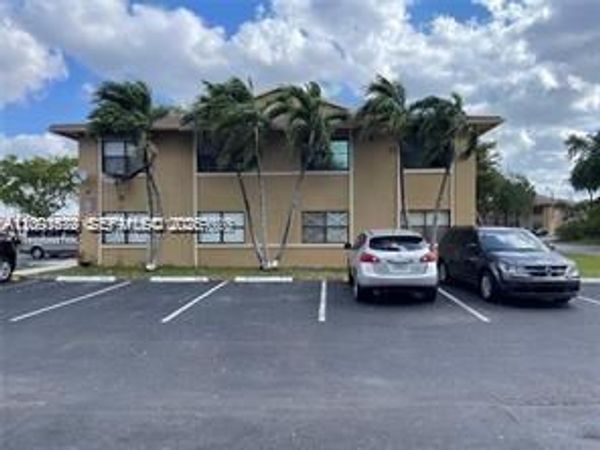2605 W 67th Pl , Unit 23-10, Hialeah, FL 33016