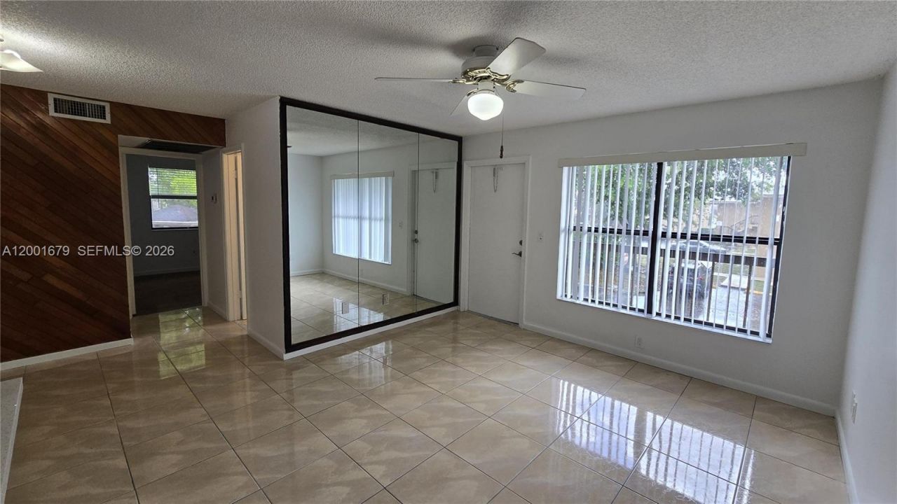 2605 W 67th Pl, Unit 23-10, Hialeah, FL 33016 Photo
