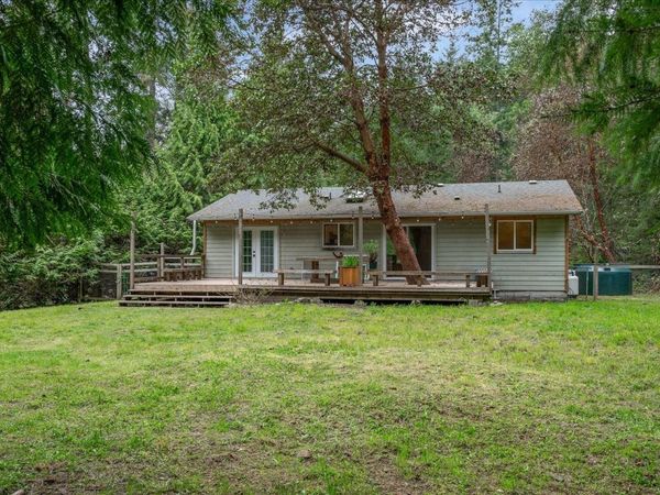 840 Mary Rd, Gabriola Island, BC V0R 1X3