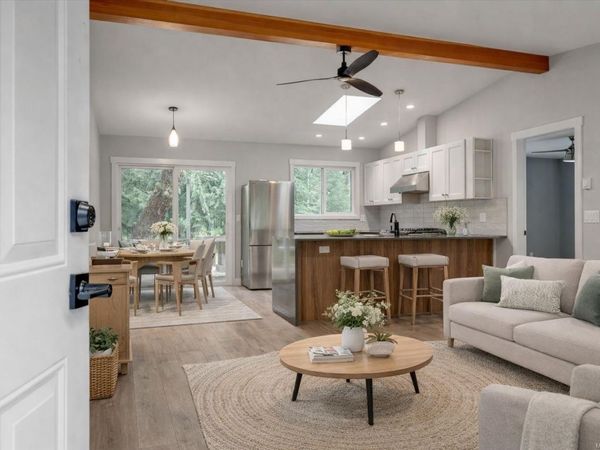 840 Mary Rd, Gabriola Island, BC V0R 1X3