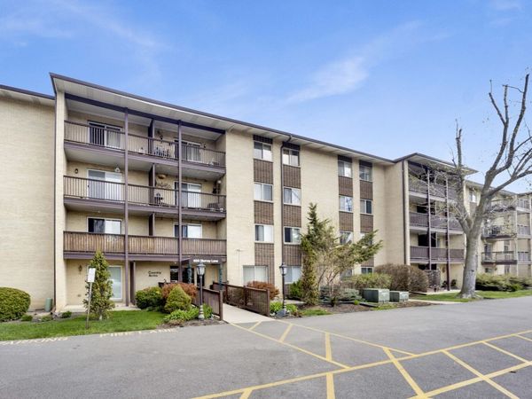 650 Murray Lane , Unit 203, Des Plaines, IL 60016