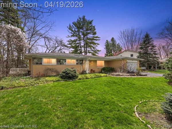 38482 Applewood Street, Clinton Twp, MI 48036