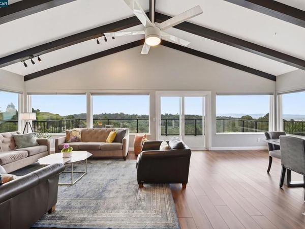 10570 Englewood Dr, Oakland, CA 94605