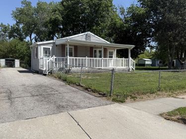 2102 WESTSIDE Drive, COUNCIL BLUFFS, IA 51501