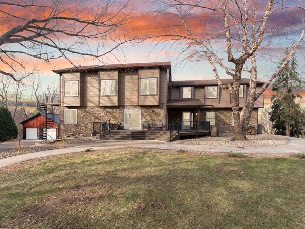 1305 S Barbara Cir, Sioux Falls, SD 57110