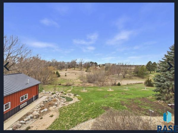 1305 S Barbara Cir, Sioux Falls, SD 57110