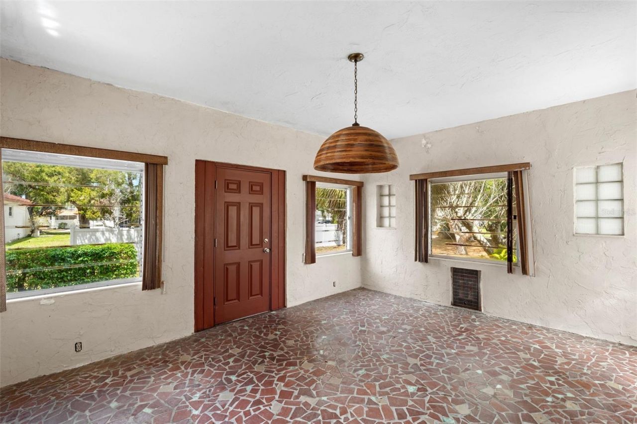 7010 Park Street S, Saint Petersburg, FL 33707 Photo