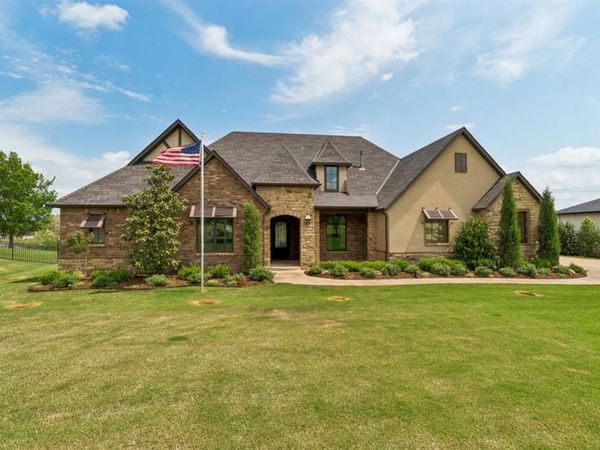 21484 S Sawtooth Circle, Edmond, OK 73012