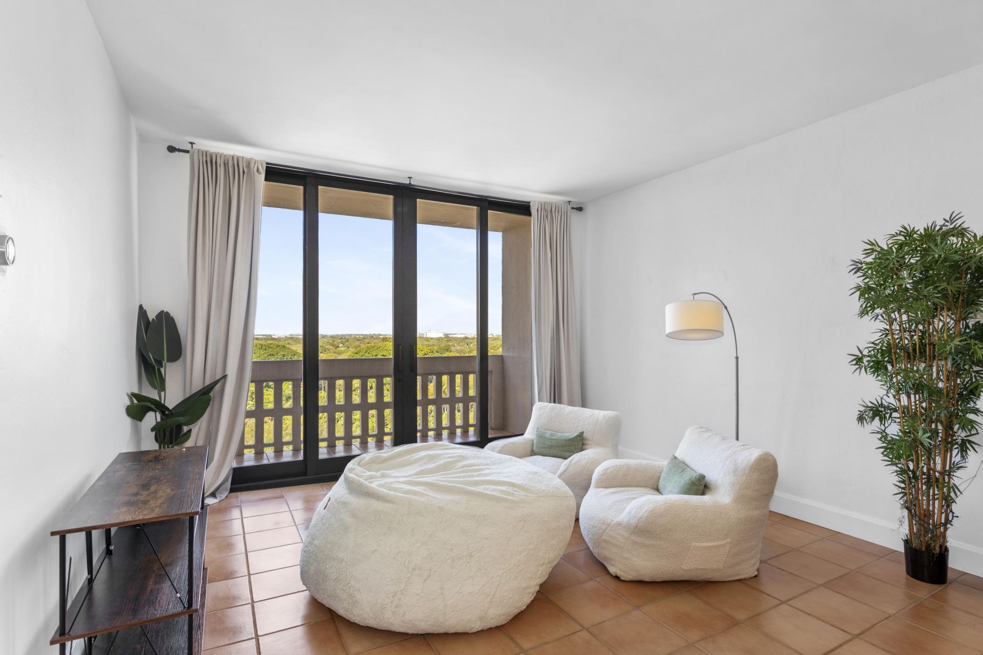 90 Edgewater Drive, Unit Ph23, Coral Gables, FL 33133 Photo