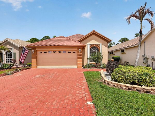 653 SW Munjack Cove, Port St. Lucie, FL 34986