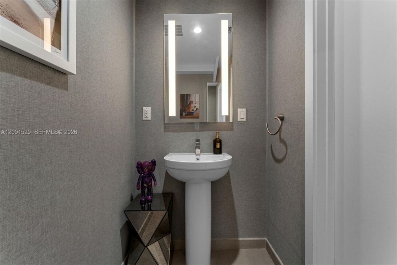 1080 Brickell Ave, Unit 905, Miami, FL 33131 Photo