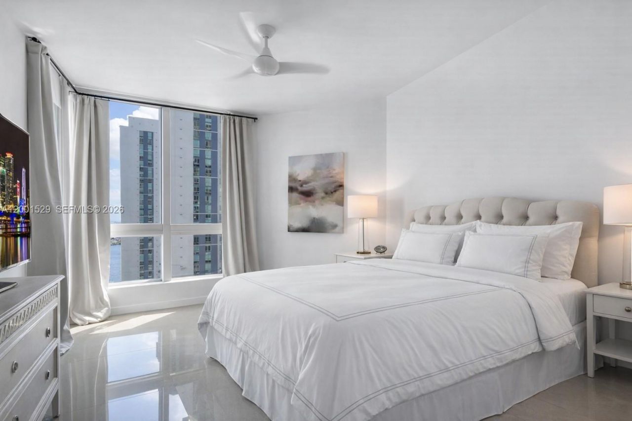 300 S Biscayne Blvd, Unit T-2416, Miami, FL 33131 Photo