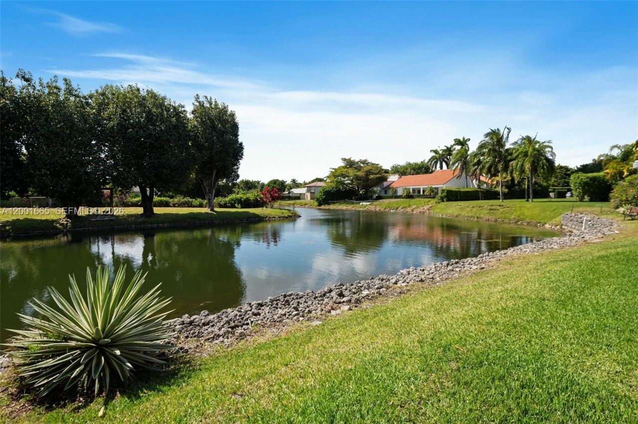 10740 SW 74th Ct, Pinecrest, FL 33156 Photo