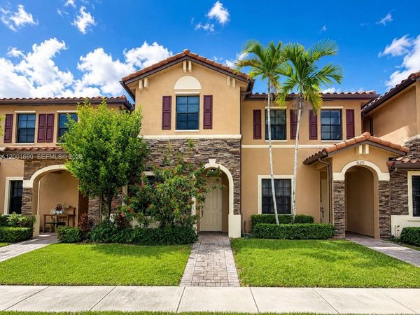 8913 W 35th Way, Hialeah, FL 33018