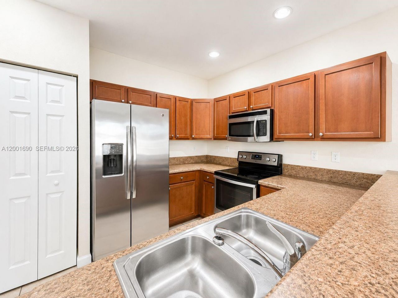 8913 W 35th Way, Hialeah, FL 33018 Photo
