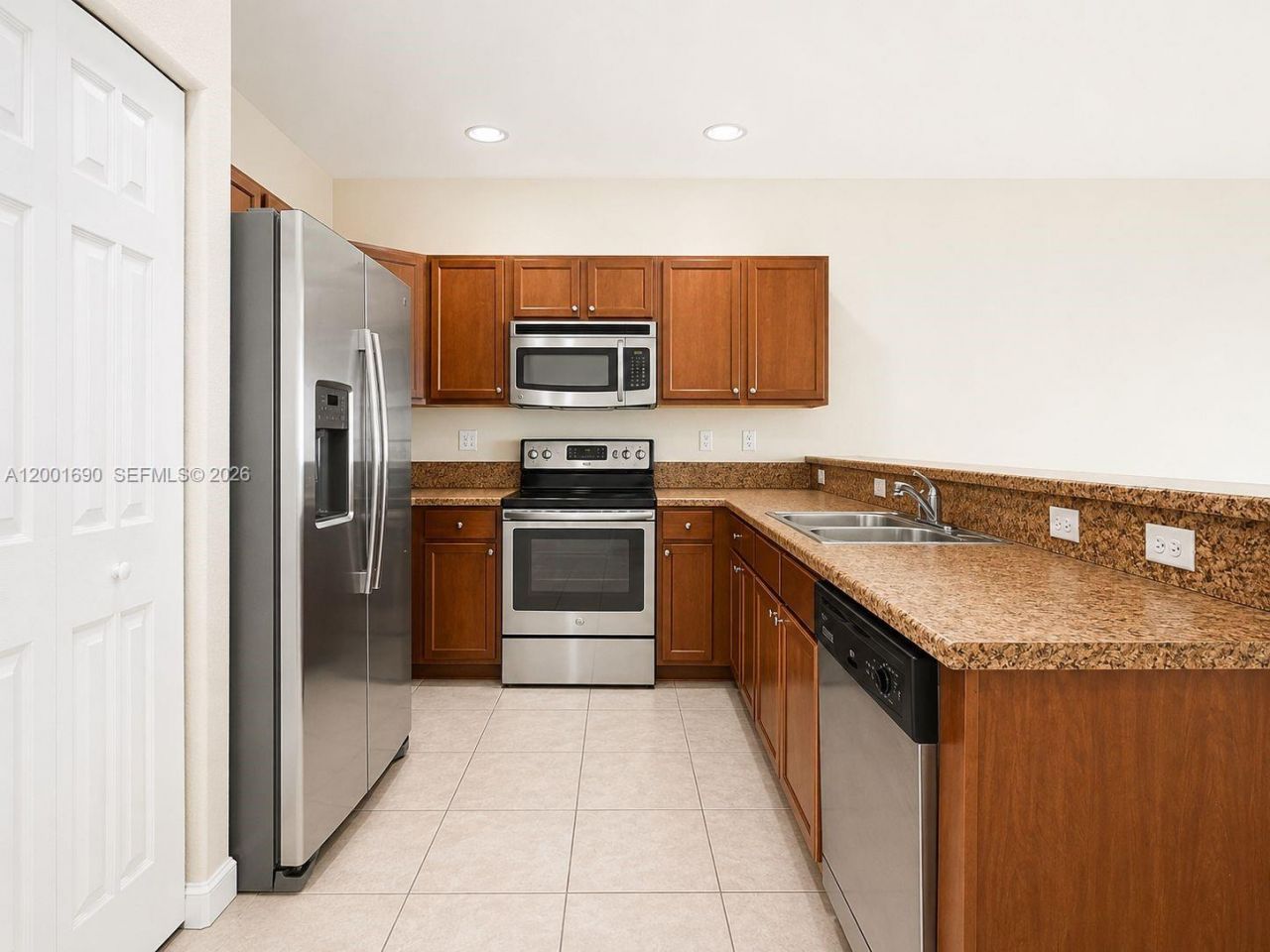 8913 W 35th Way, Hialeah, FL 33018 Photo