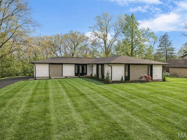 125 Rue Grand Drive, Lake St Louis, MO 63367