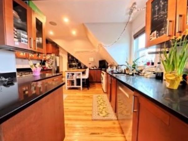 185 Davis Avenue, Unit 8, Brookline, MA 02445