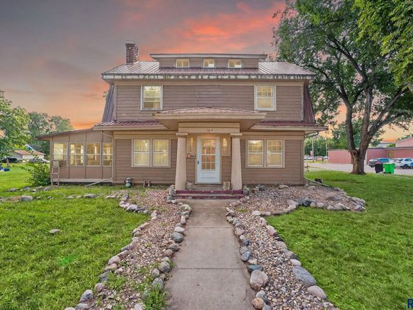 209 W Kluckholm St, Montrose, SD 57048