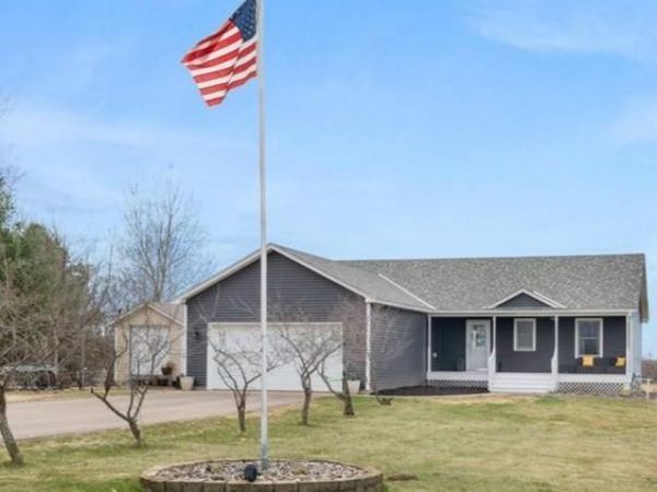 38616 Pine Avenue, Center City, MN 55012