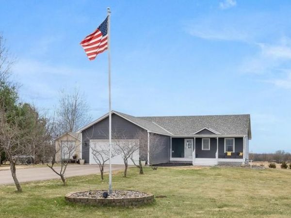 38616 Pine Avenue, Center City, MN 55012