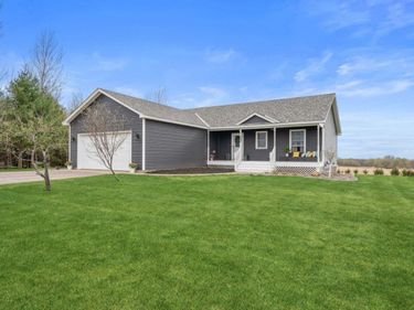 38616 Pine Avenue, Center City, MN 55012