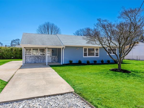 32 Flintlock Drive, Shirley, NY 11967