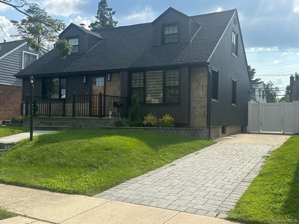 63 Pembrook Drive , Mineola, NY 11501