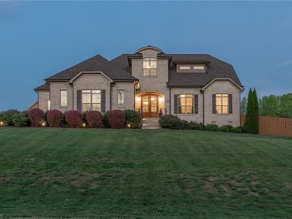 323 Oakleaf Drive , Lexington, NC 27295