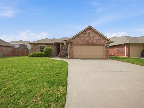 2112 SE 9th Street, Moore, OK 73160